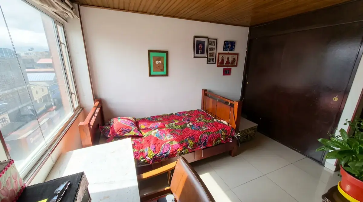 Habitación principal con ventanal