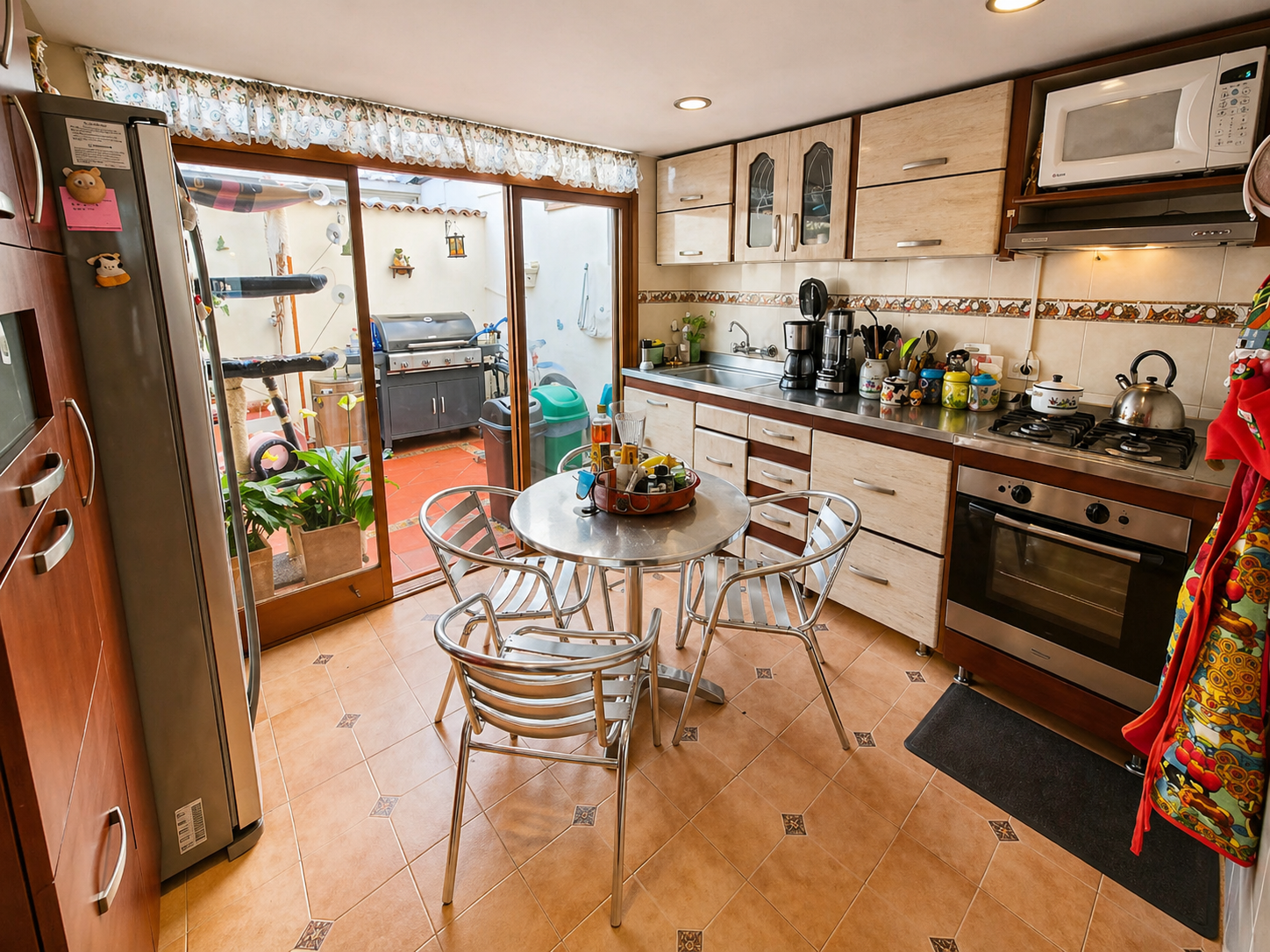 Cocina con salida al patio