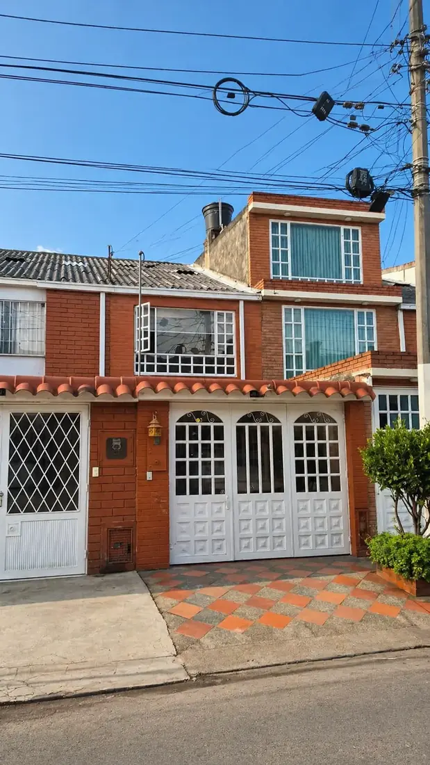 Casa 3 Pisos · Américas Occidental